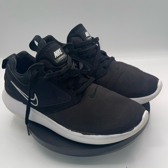 Nike Other - Nike Youth Lunarsolo Black Athletic 
Shoes size 5.5 Y  Boys